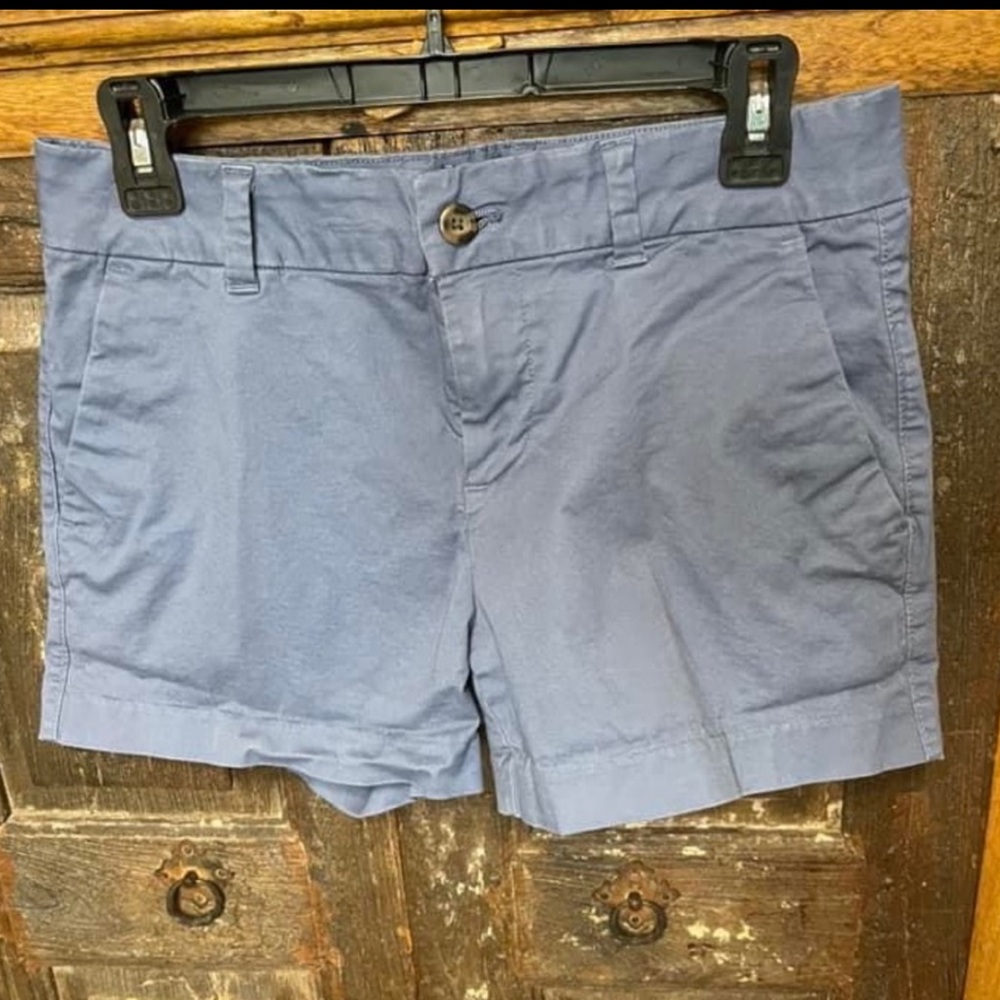GAP relaxed fit chino Shorts size 4